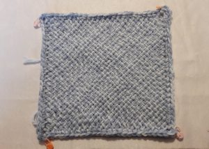 The result: 4 single crochets in each corner